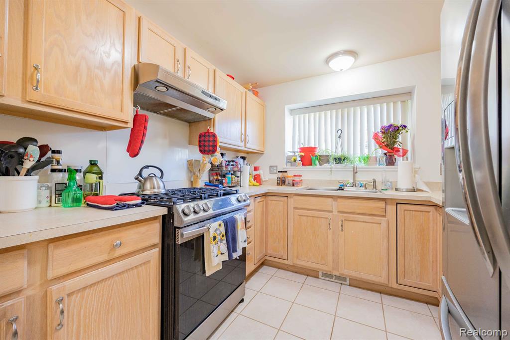 17415 N LUCILLE Circle, New Boston, MI 48164 — Photo 9