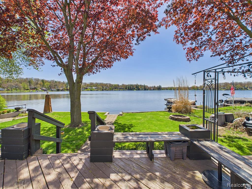 480 PENINSULA Drive, Columbiaville, MI 48421 — Photo 33