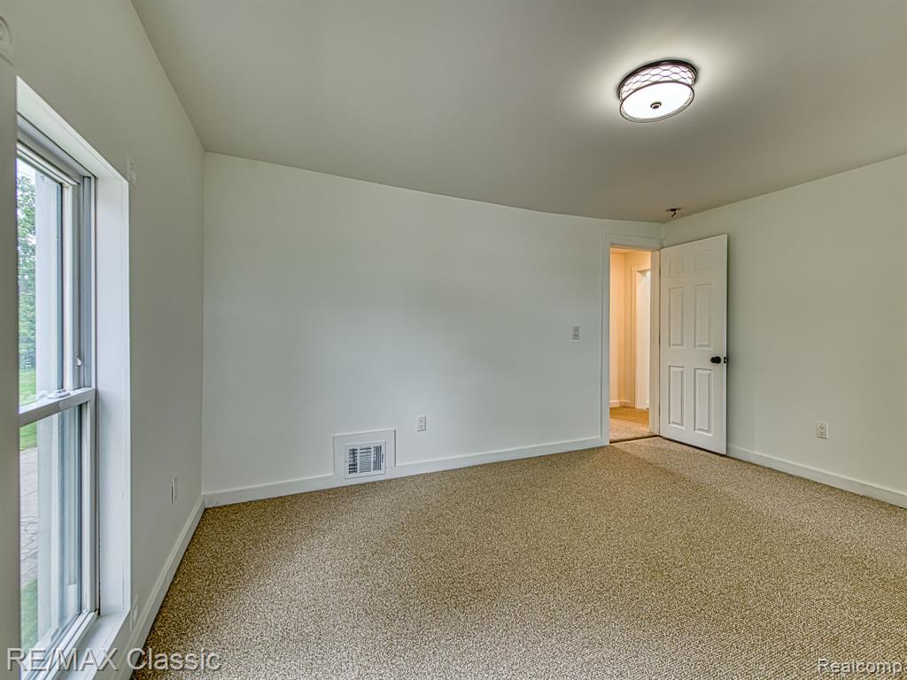 9509 Main Street, Whitmore Lake, MI 48189 — Photo 29