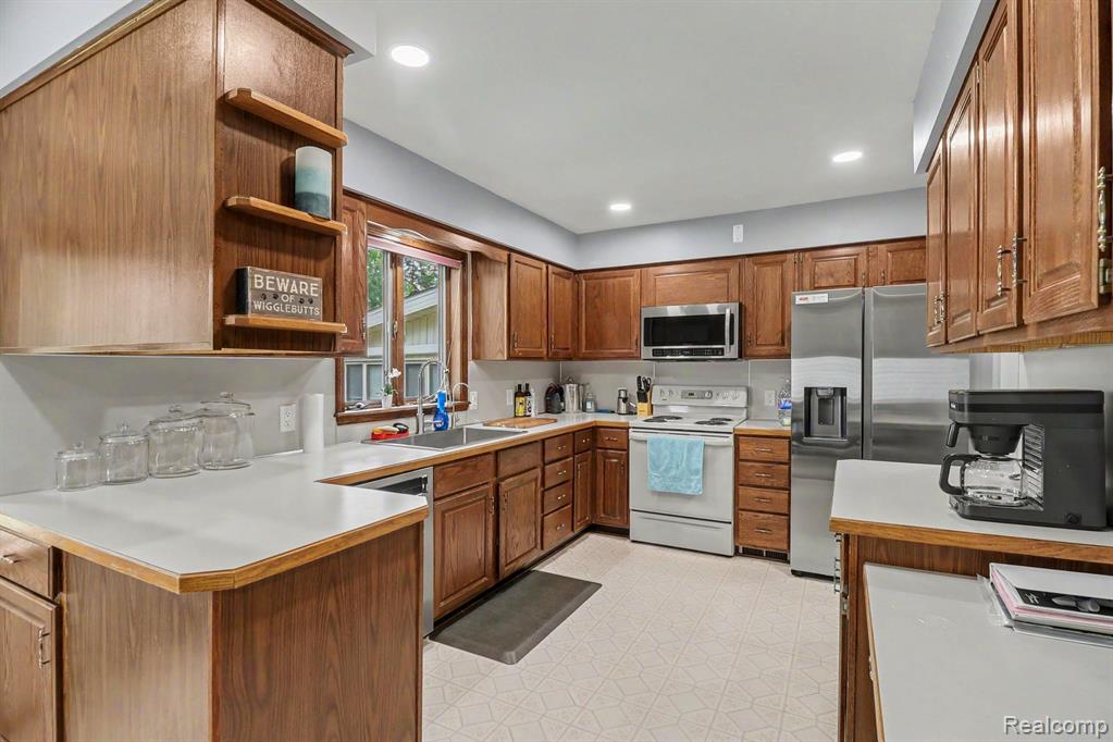 9442 WOODSIDE Trail, Swartz Creek, MI 48473 — Photo 10