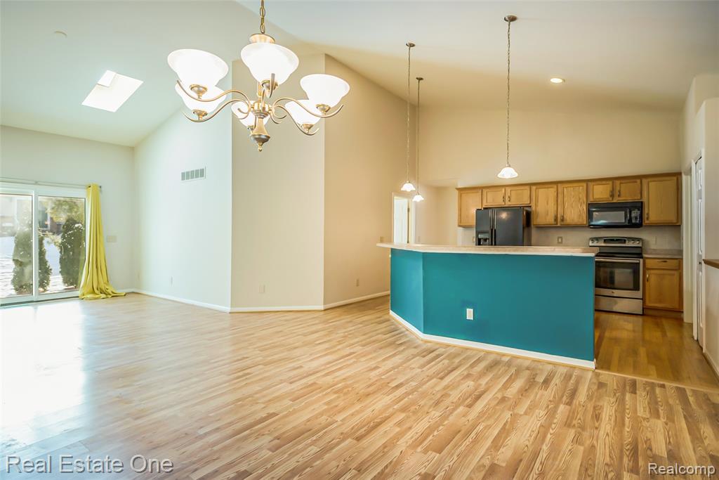 61019 Evergreen Court, 22, South Lyon, MI 48178 — Photo 5