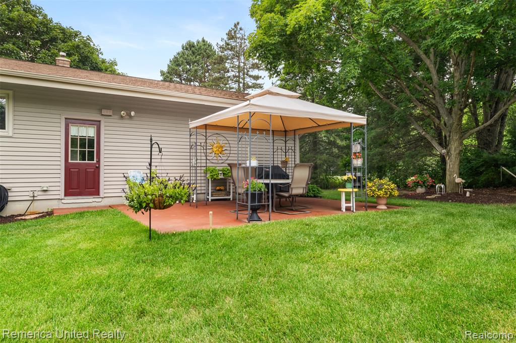 8763 Bishop Road, Brighton, MI 48116 — Photo 25