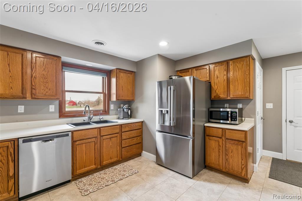 12420 Kipp Road, Goodrich Vlg, MI — Photo 18