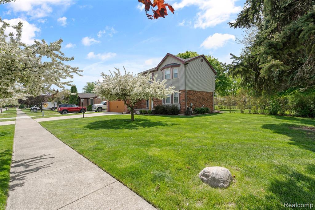 50631 NEWCASTLE Drive, Chesterfield, MI 48047 — Photo 7