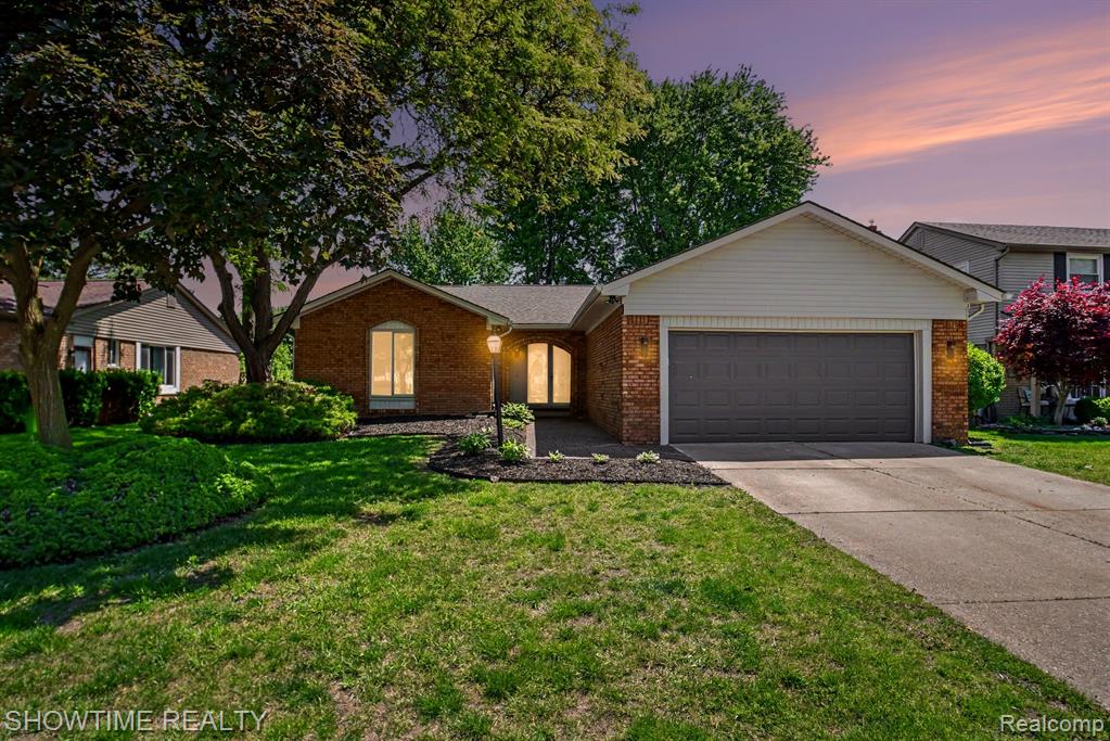 47726 Lexington Drive, Macomb, MI 48044 — Photo 2