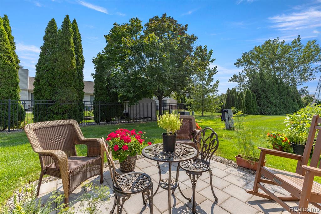 23272 STOFLET Lane, Trenton, MI 48183 — Photo 33