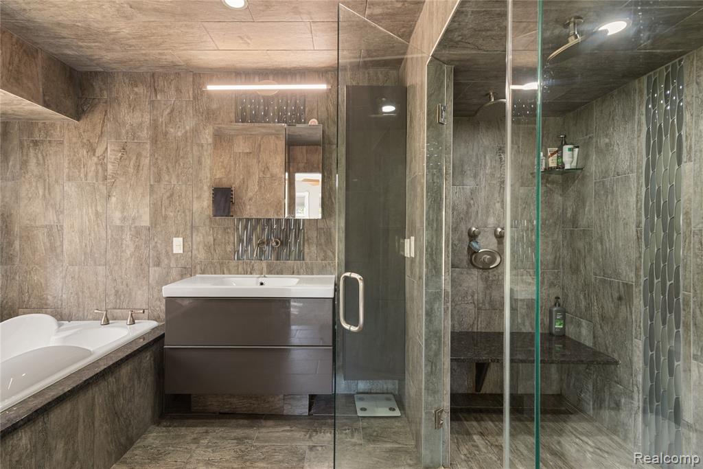 8145 Lindsey Road, Casco, MI 48064 — Photo 32