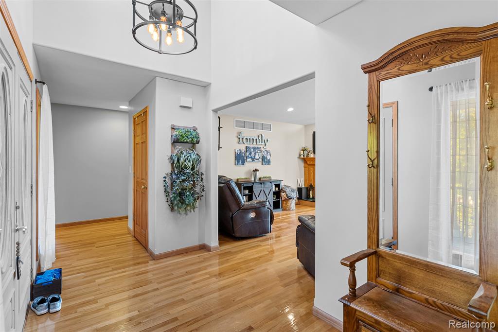 8460 Maurice Lane, Flushing, MI 48433 — Photo 6