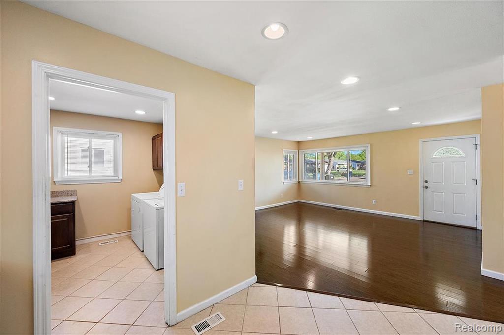 26061 Cameo Court, Madison Heights, MI 48071 — Photo 27