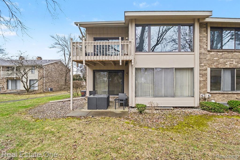 7329 Creek View Circle, West Bloomfield, MI — Photo 42