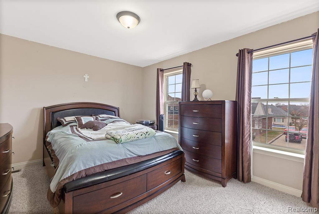 49751 GOLDEN PARK Drive, Shelby Twp, MI 48315 — Photo 31