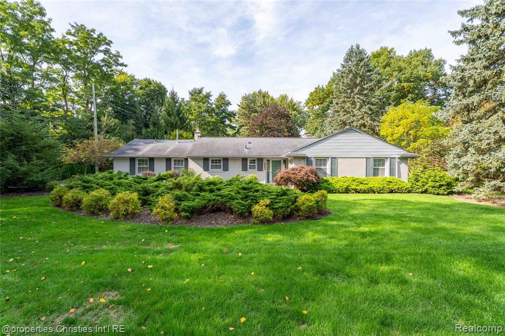 4494 Burnley Drive, Bloomfield Hills, MI 48304