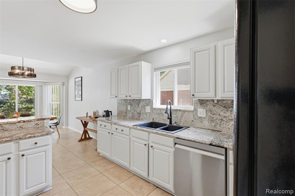 4421 Honeysuckle Drive, Sterling Heights, MI 48314 — Photo 21