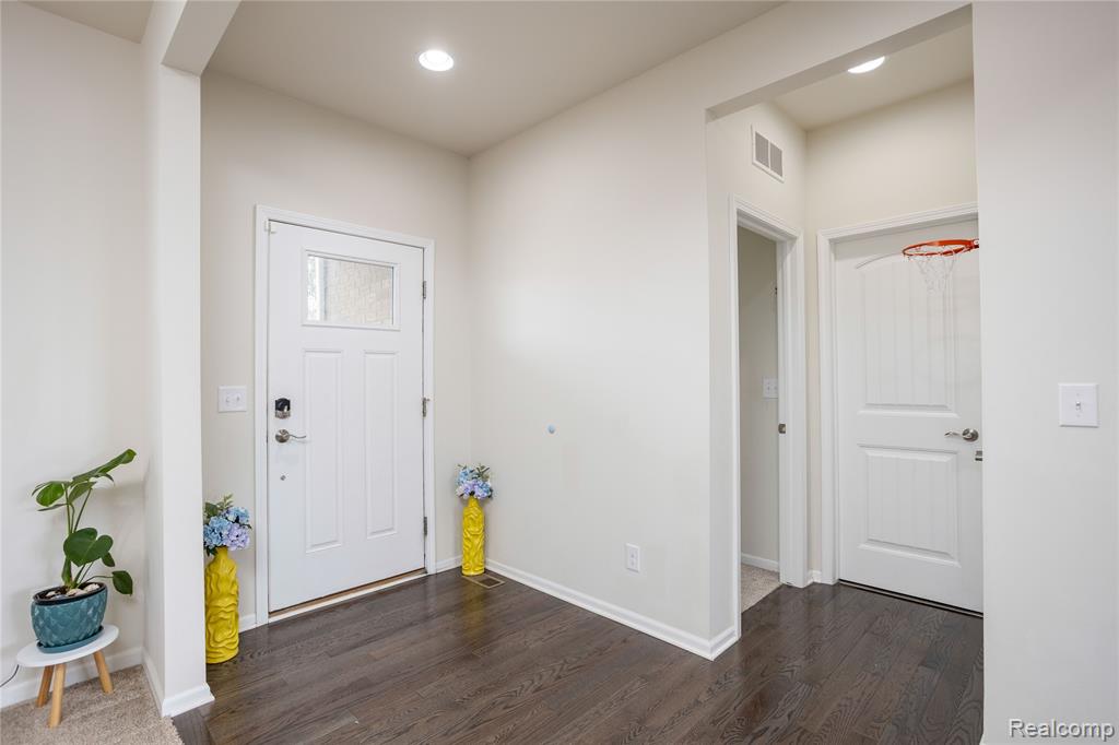 2391 Findley Circle, Lake Orion, MI — Photo 2