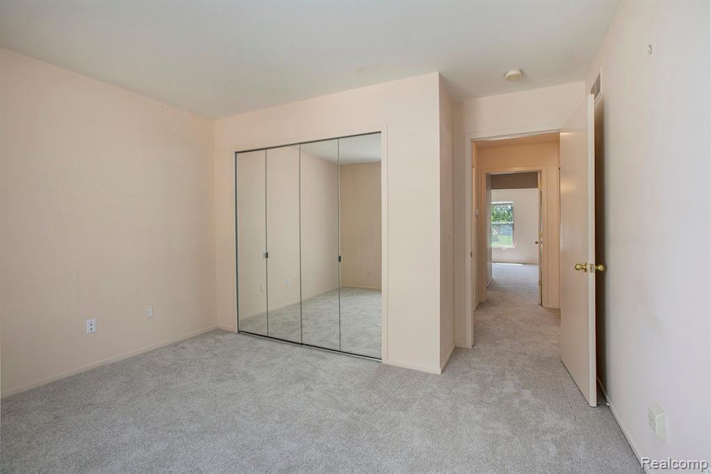 413 MULBERRY Drive, Commerce Twp, MI 48390 — Photo 24
