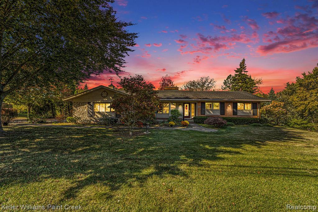 6720 Castle Drive, Bloomfield Hills, MI 48301 — front exterior
