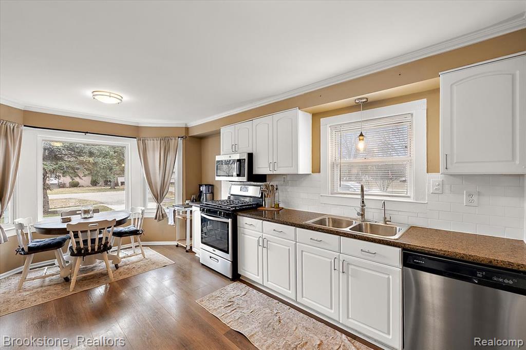2281 Dexter Road, Auburn Hills, MI 48326 — Photo 9