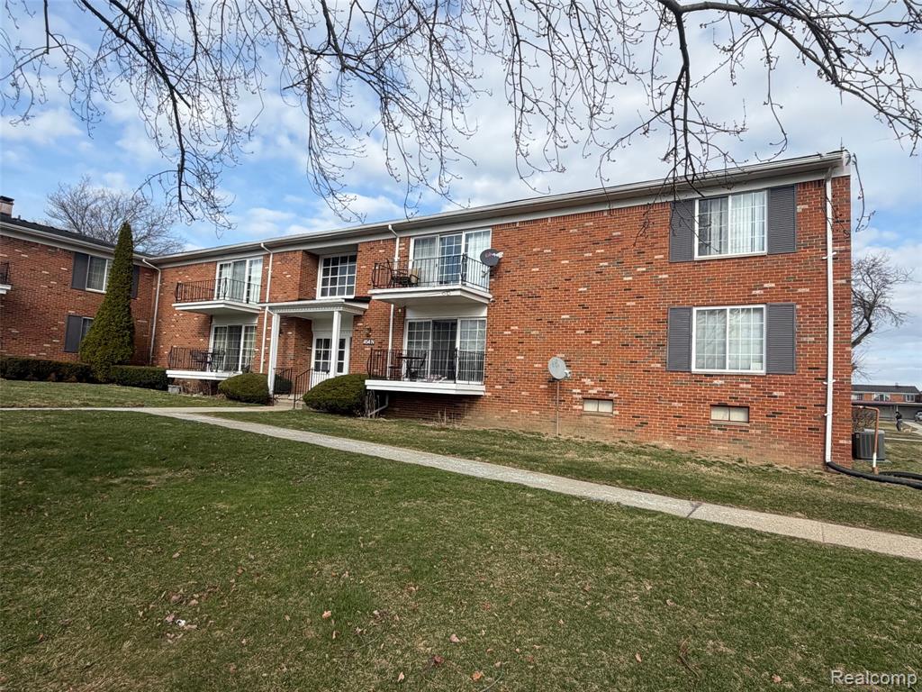 454 Fox Hills Drive N, Bloomfield Hills, MI 48304 — front exterior