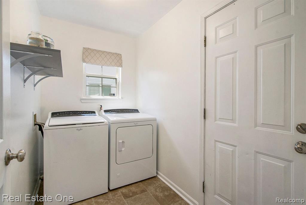 7473 OAKLAND HILLS Drive, Ypsilanti, MI 48197 — Photo 18