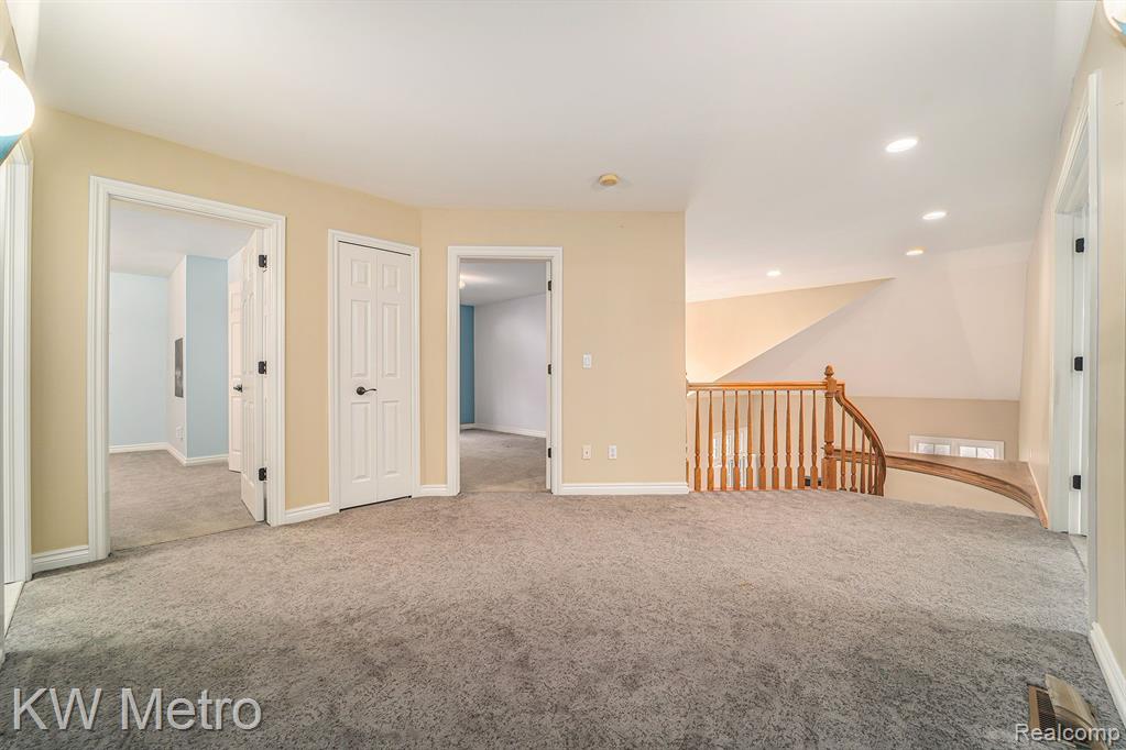 18 CAMBRIDGE Boulevard, Pleasant Ridge, MI — Photo 11