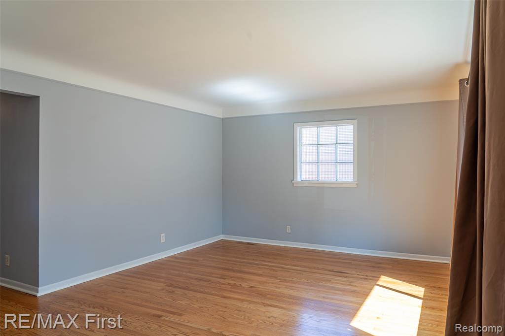 7257 State Park, Center Line, MI 48015 — Photo 10