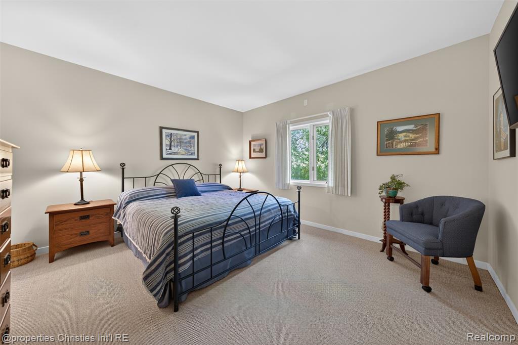 6390 Country Shire Lane, West Bloomfield, MI 48323 — Photo 35