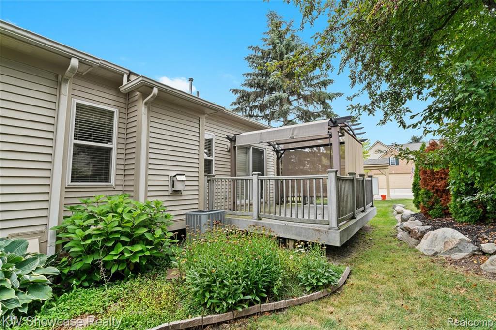 8052 Springdale Drive, White Lake, MI — Photo 37