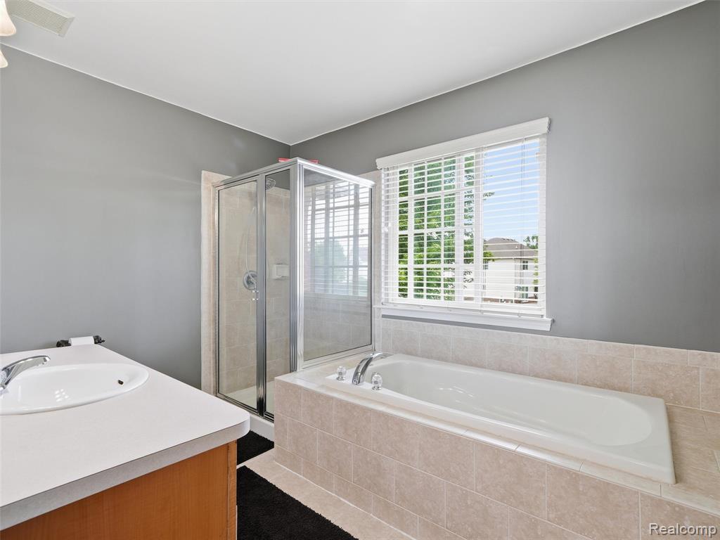 23621 Crescent Ridge Drive, New Boston, MI 48164 — Photo 22