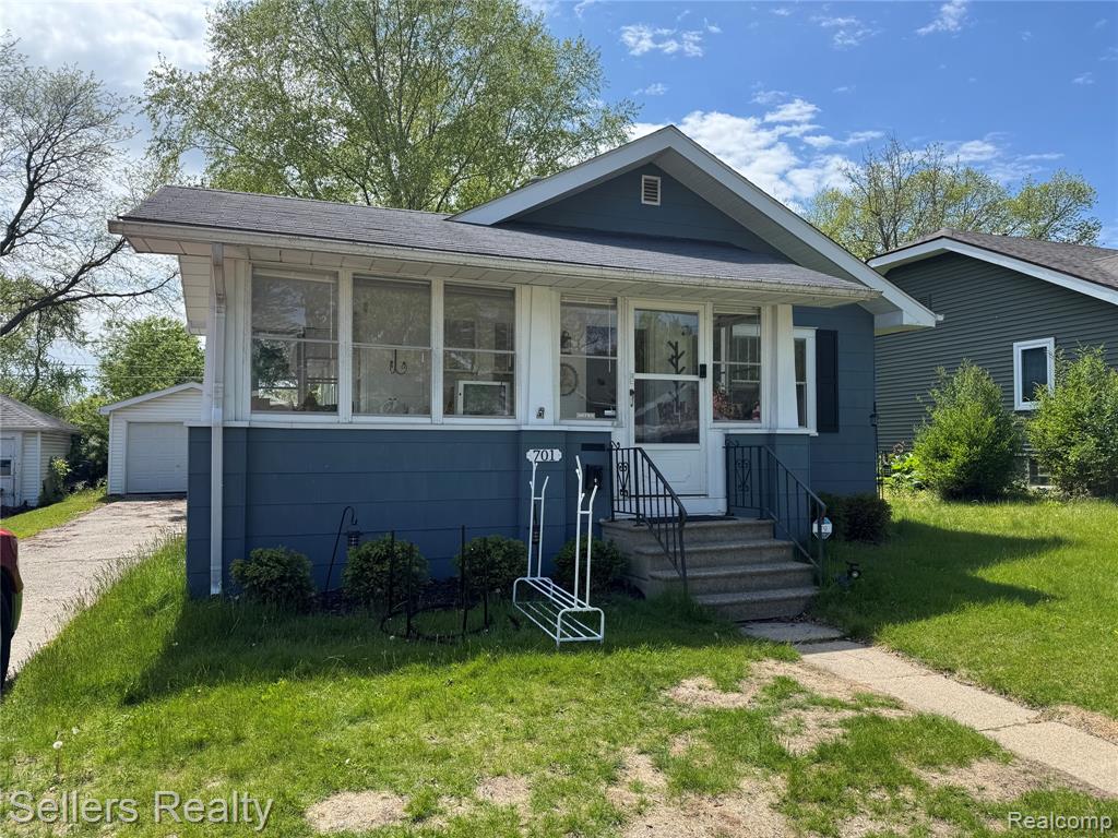 701 Saint Clair Avenue, Flint, MI 48504 — Photo 3