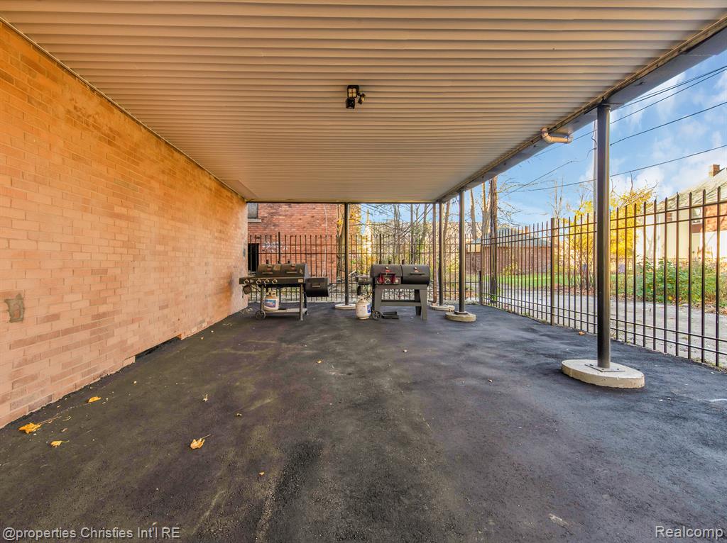 44 HIGHLAND Street, Highland Park, MI 48203 — Photo 11