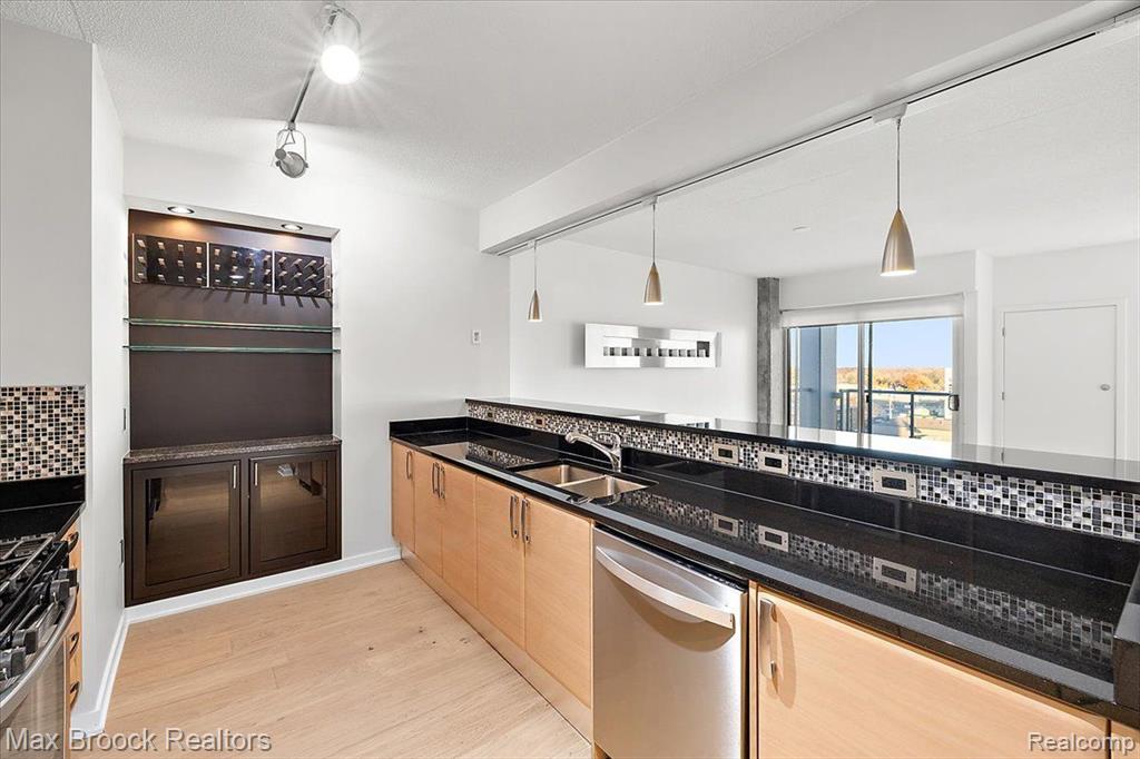 432 S Washington Avenue, 901, Royal Oak, MI 48067 — Photo 2