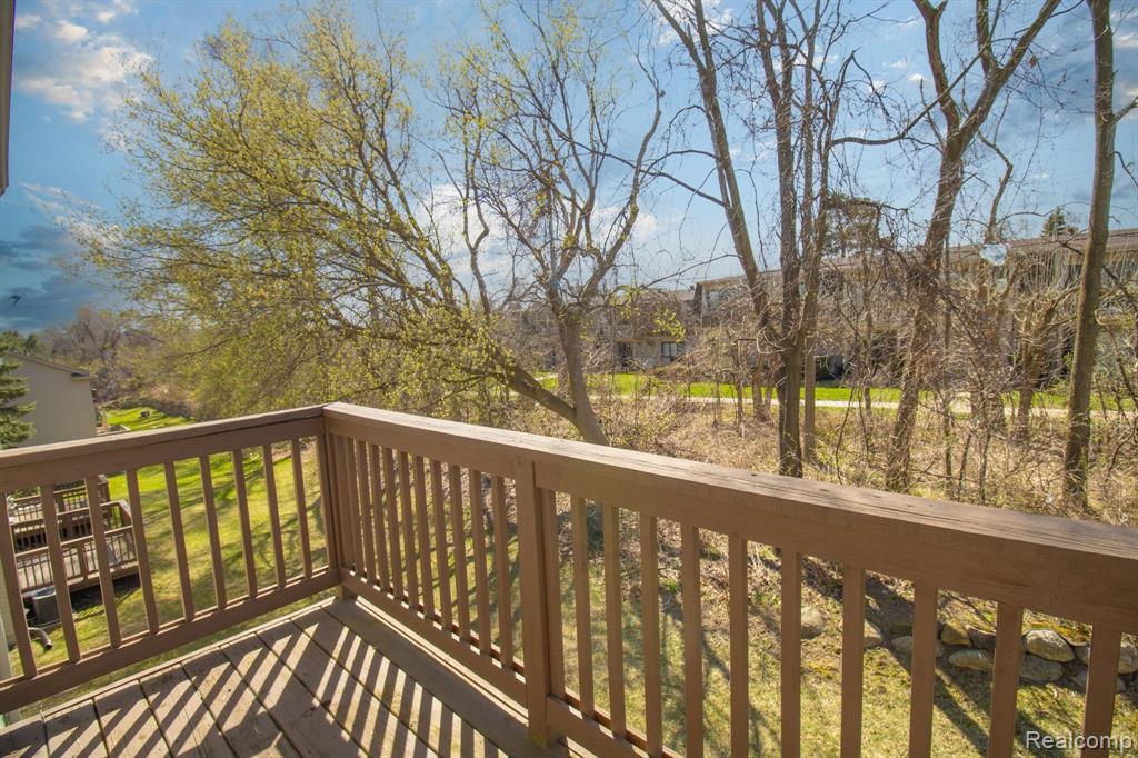 7051 MAGNOLIA Lane, Waterford, MI 48327 — Photo 35