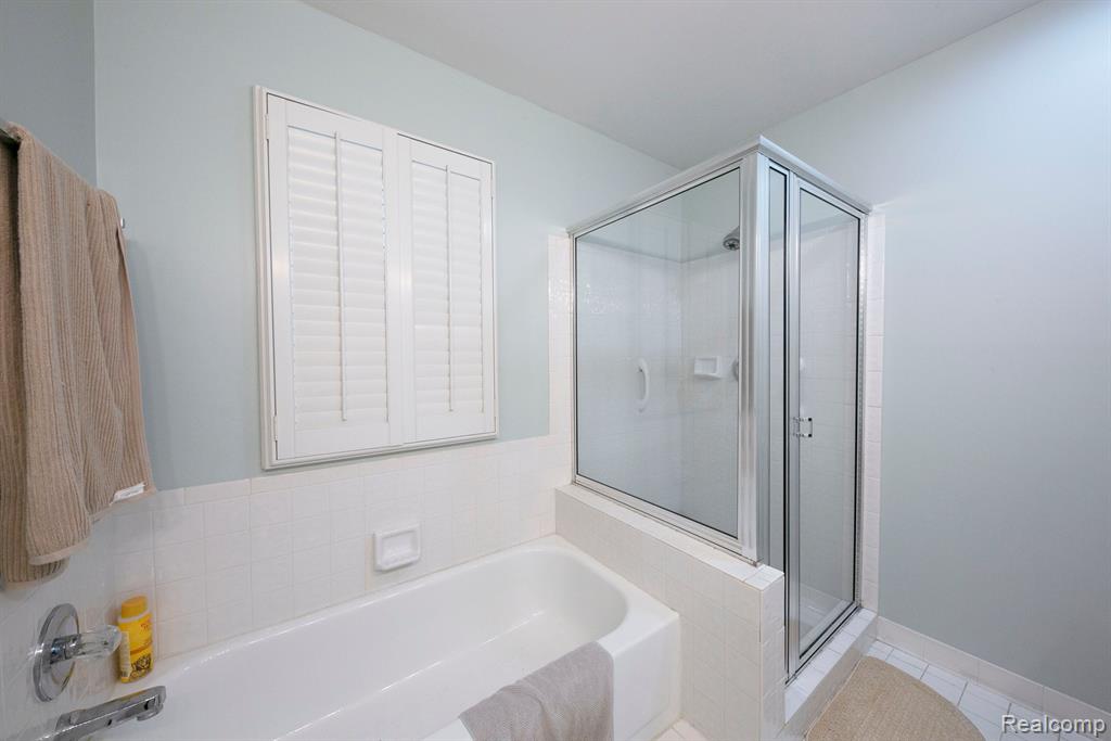 9329 EASTWIND Drive, Livonia, MI 48150 — Photo 27