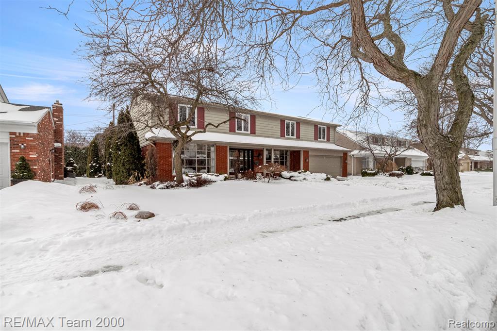 741 Briarcliff Drive, Grosse Pointe Woods, MI 48236 — Photo 3