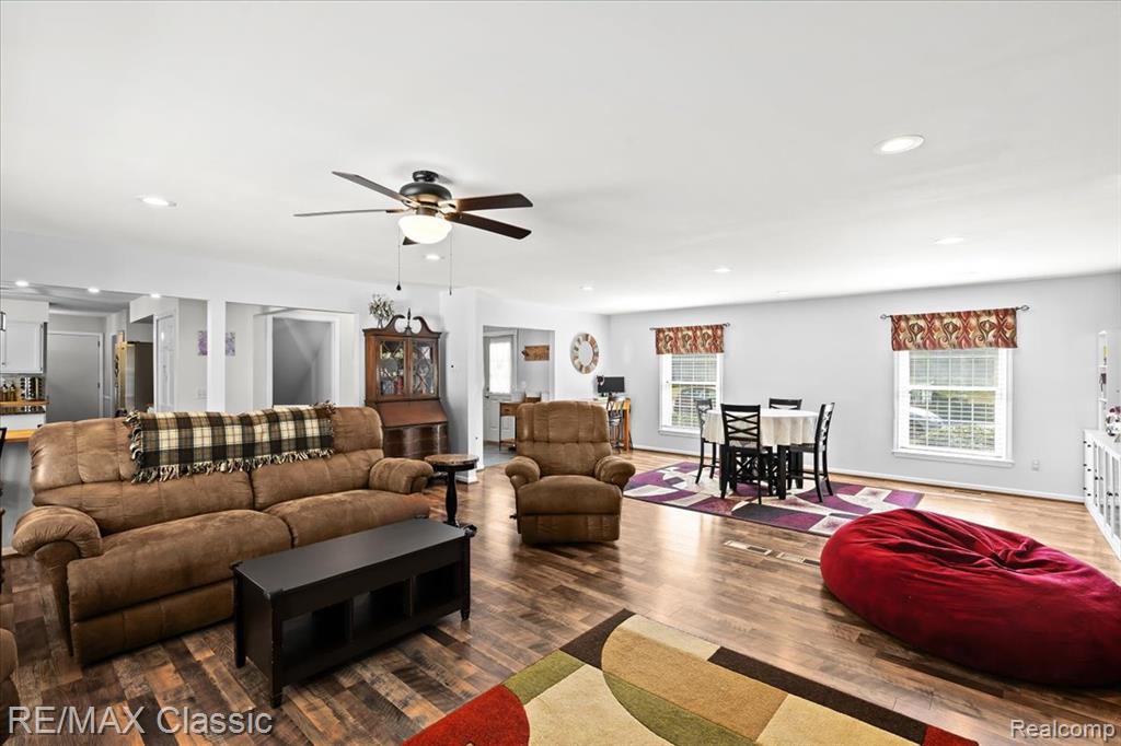 4815 Ravinewood Drive, Commerce Twp, MI 48382 — Photo 17