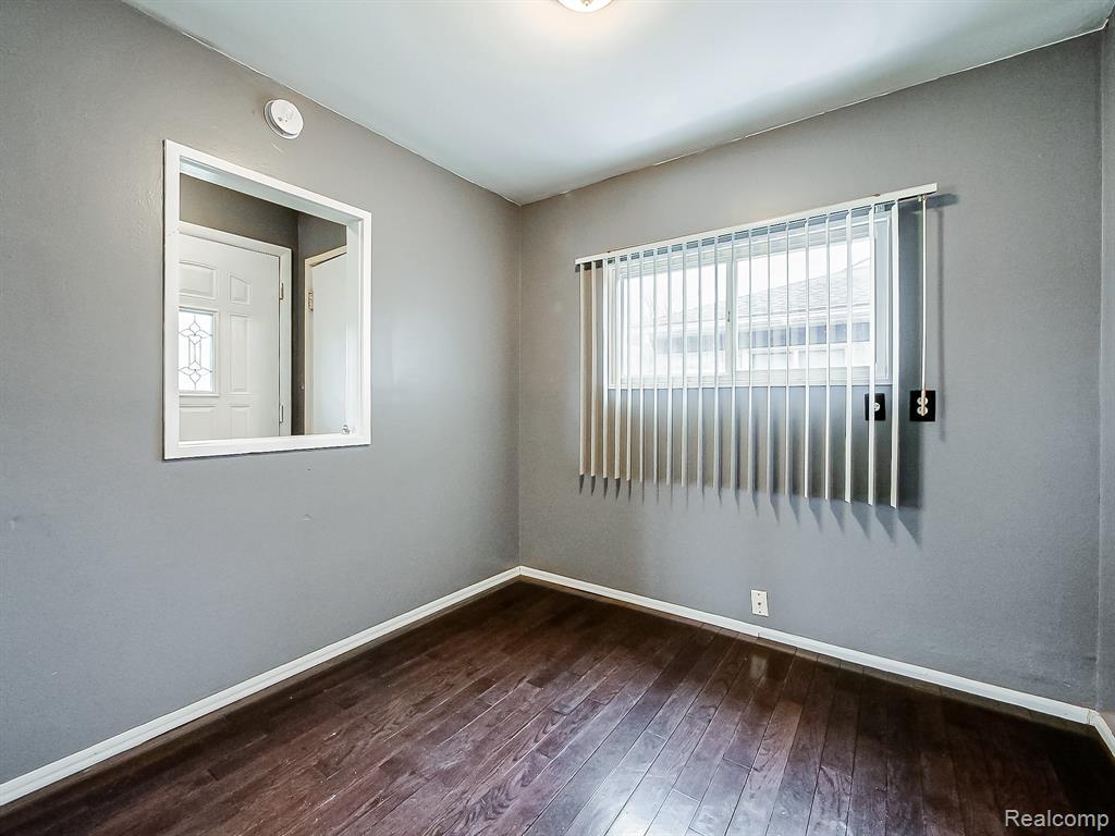 948 E Kalama Avenue, Madison Heights, MI 48071 — Photo 6
