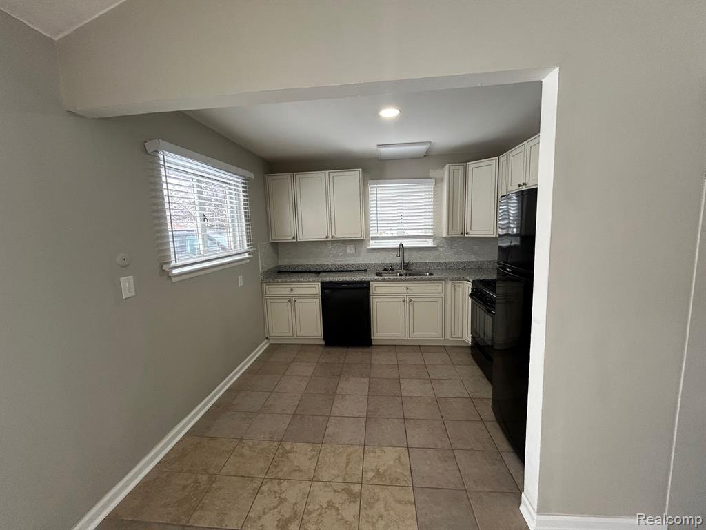 4472 BUCHANAN Avenue, Warren, MI 48092 — Photo 5