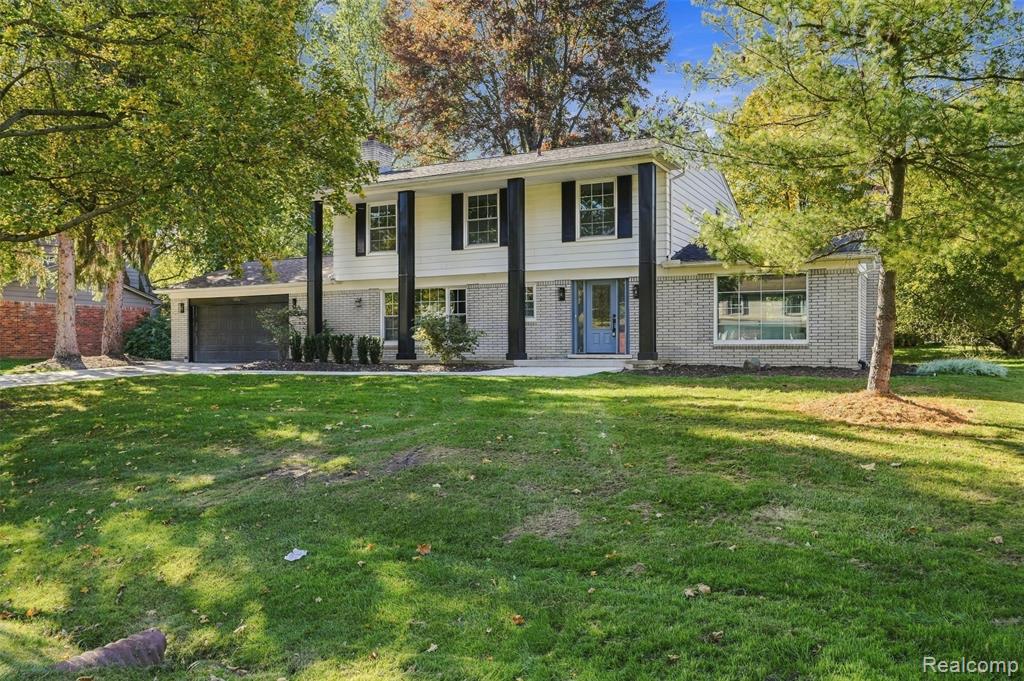 7456 Glengrove Drive, Bloomfield Hills, MI 48301