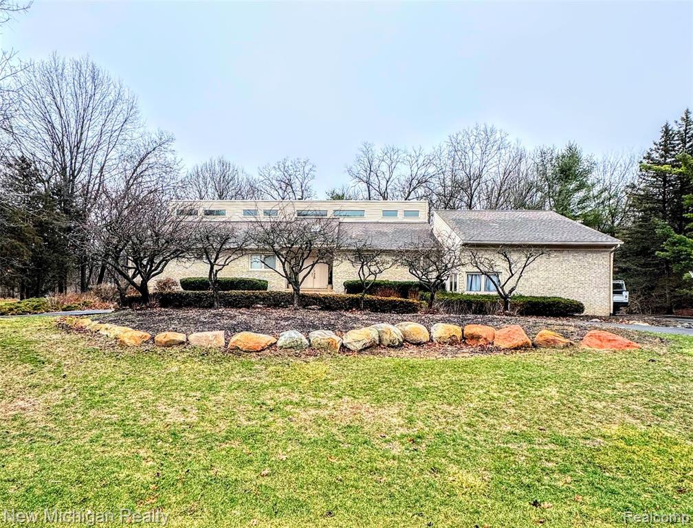 3989 S Shore Drive, Commerce Twp, MI 48382 — front exterior