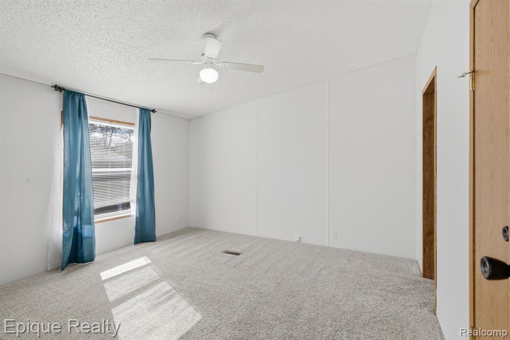 271 Lovell Court, Flushing, MI 48433 — Photo 13