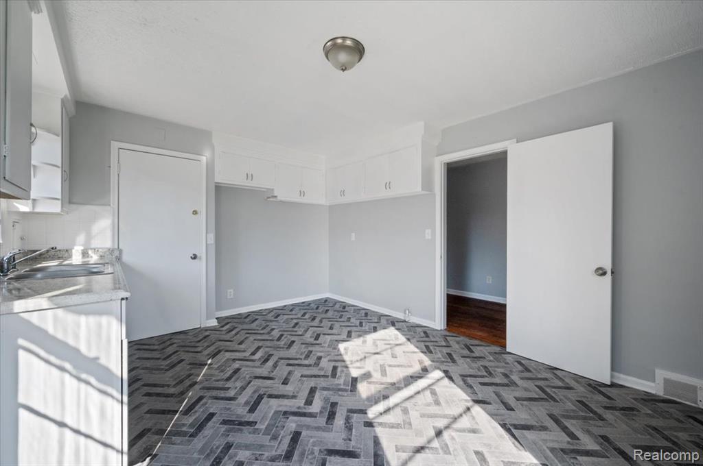 5500 Chalmers Street, Detroit, MI 48213 — Photo 10
