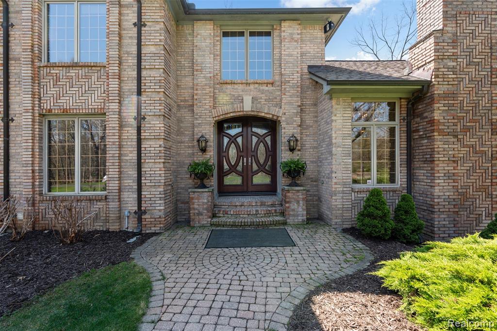 561 Valley Drive, Milford, MI 48381 — Photo 7