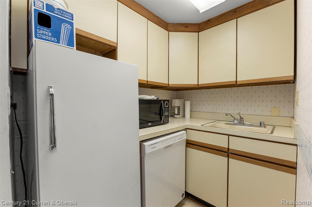 6336 Fox Avenue, Allen Park, MI 48101 — Photo 22