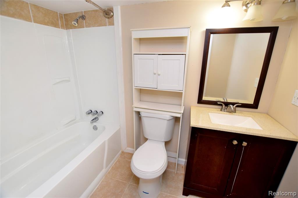 5340 Blossom Lane, Linden, MI 48451 — Photo 17
