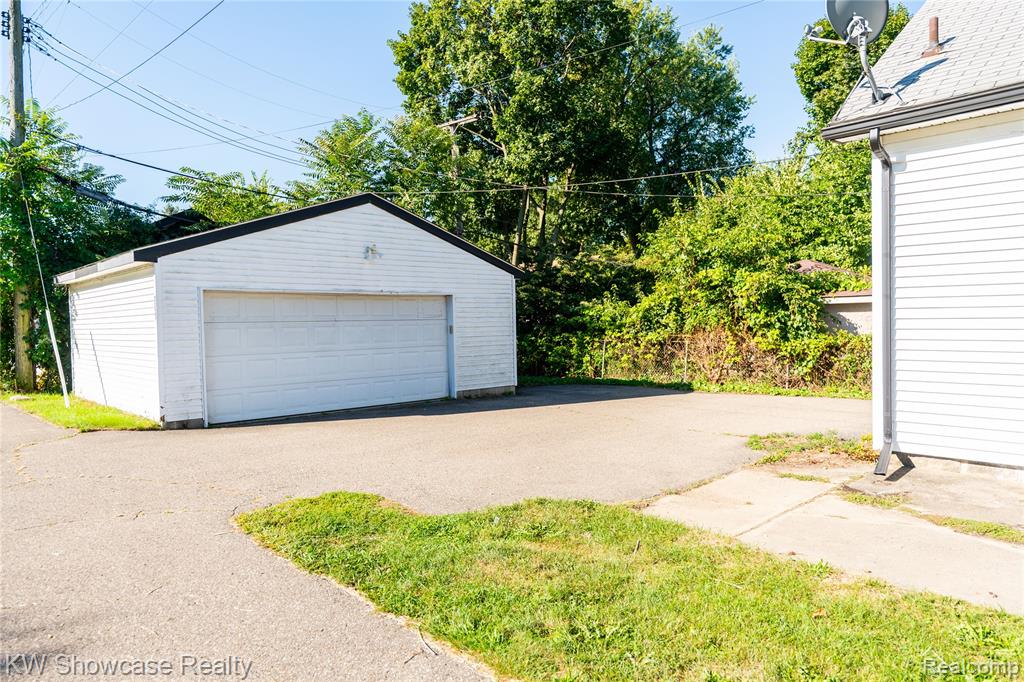 3033 Cass Lake Avenue, Keego Harbor, MI 48320 — Photo 24