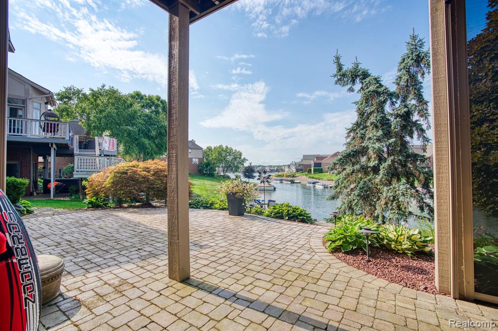 10769 CLIFFVIEW Drive, South Lyon, MI 48178 — Photo 50