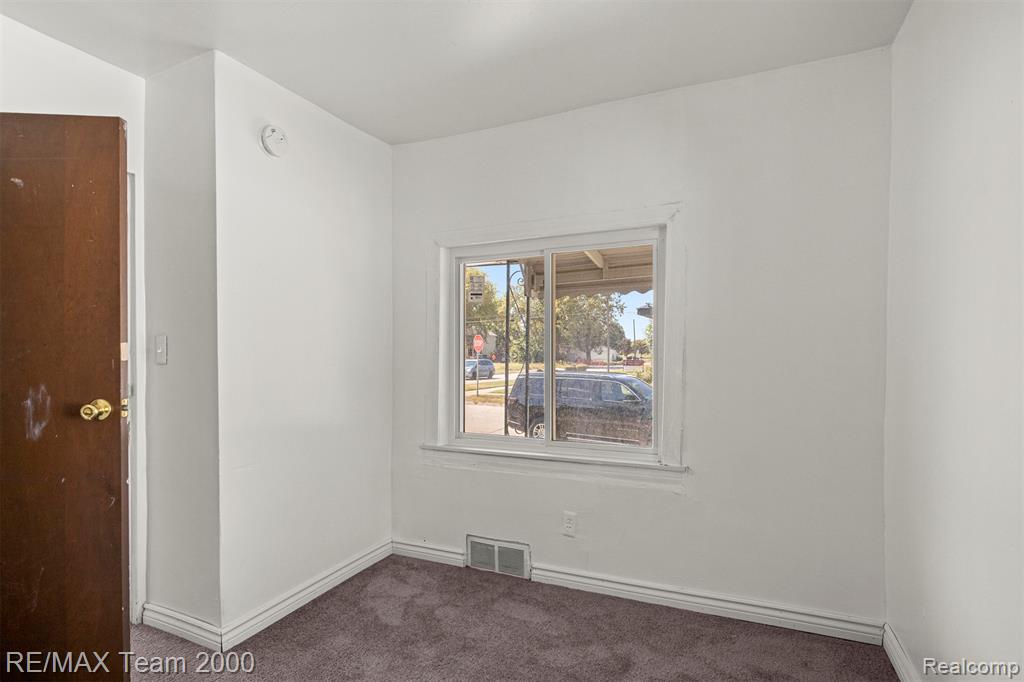 21304 Glen Lodge Road, Royal Oak, MI 48220 — Photo 14