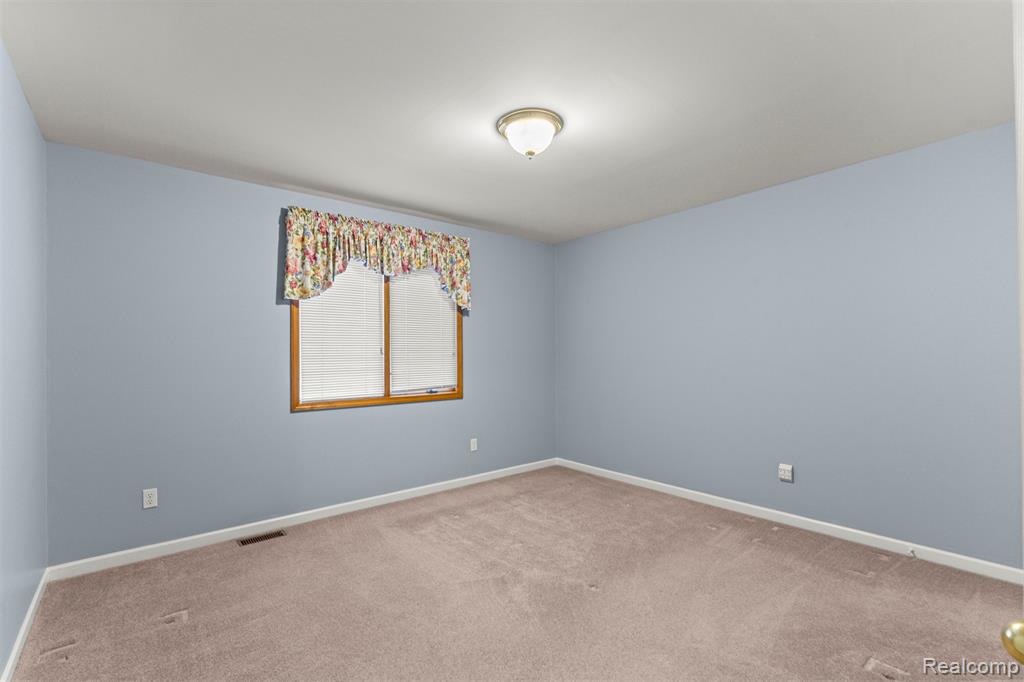 27142 Newberry Boulevard, Brownstown, MI 48134 — Photo 28