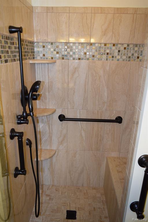 5599 Hickory Circle, Flushing, MI 48433 — Photo 19