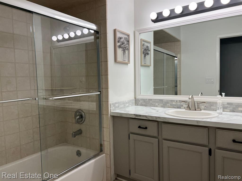 37033 Ridgedale Circle, Farmington Hills, MI 48331 — Photo 22